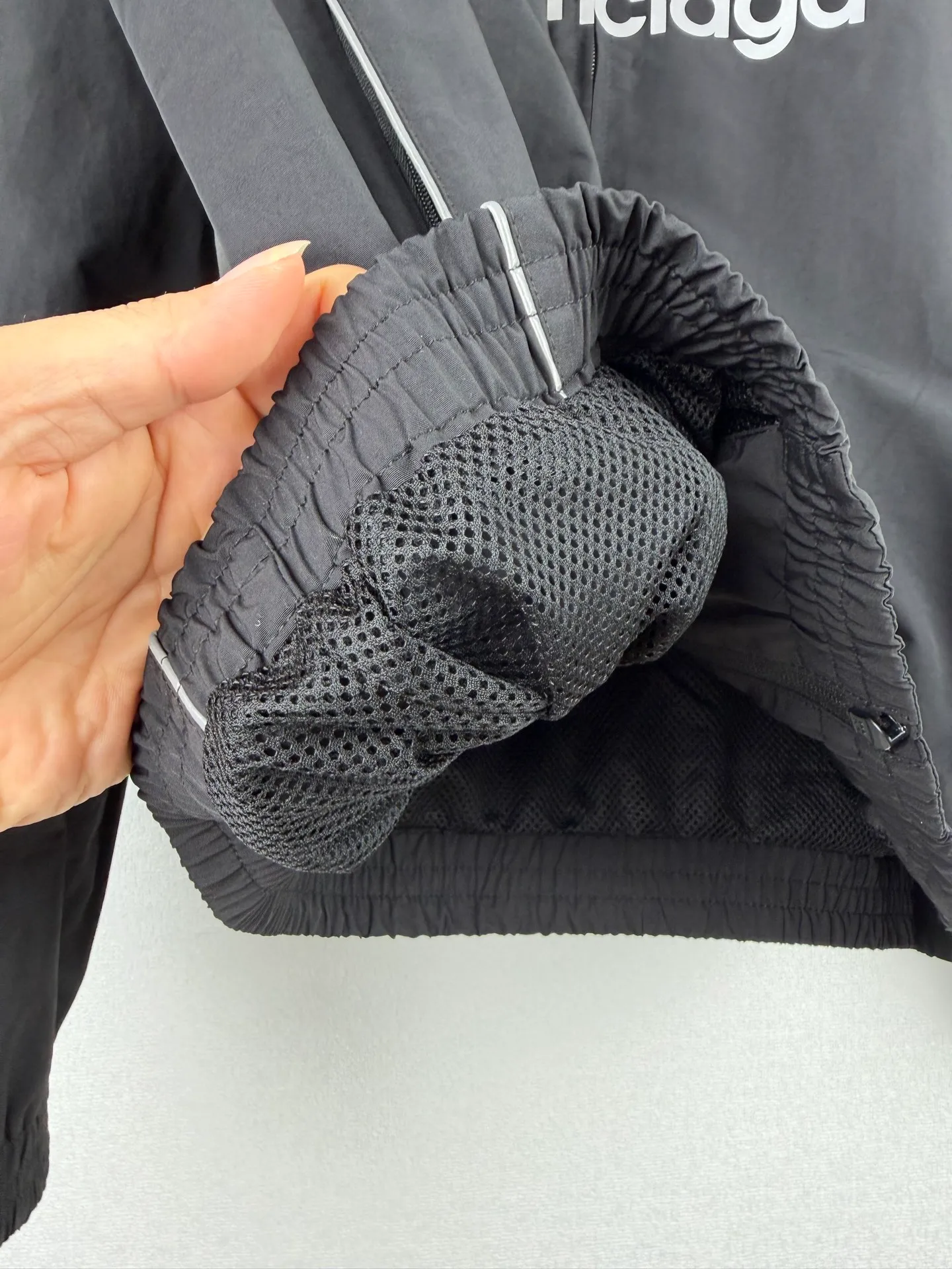 BALENCIAGA/ 10 ： 50% +50% ， Breathable ， 。 ， Wear-Resistant， 。 : ， ， ， 。 ： ， 15000st 。 、 。 ， 、 ， 、 。 ， ； ， ， 。 ： Quality ， ， 。 ， 。 ， ， ， ， 、 、 。 ， ， 。 ： ， 、 ， ， 。 ， ， 。 ， ， 、 ， 。 ： Classic ， ， ， ， ， 。 ， ， 。 ： Size:S M L XL